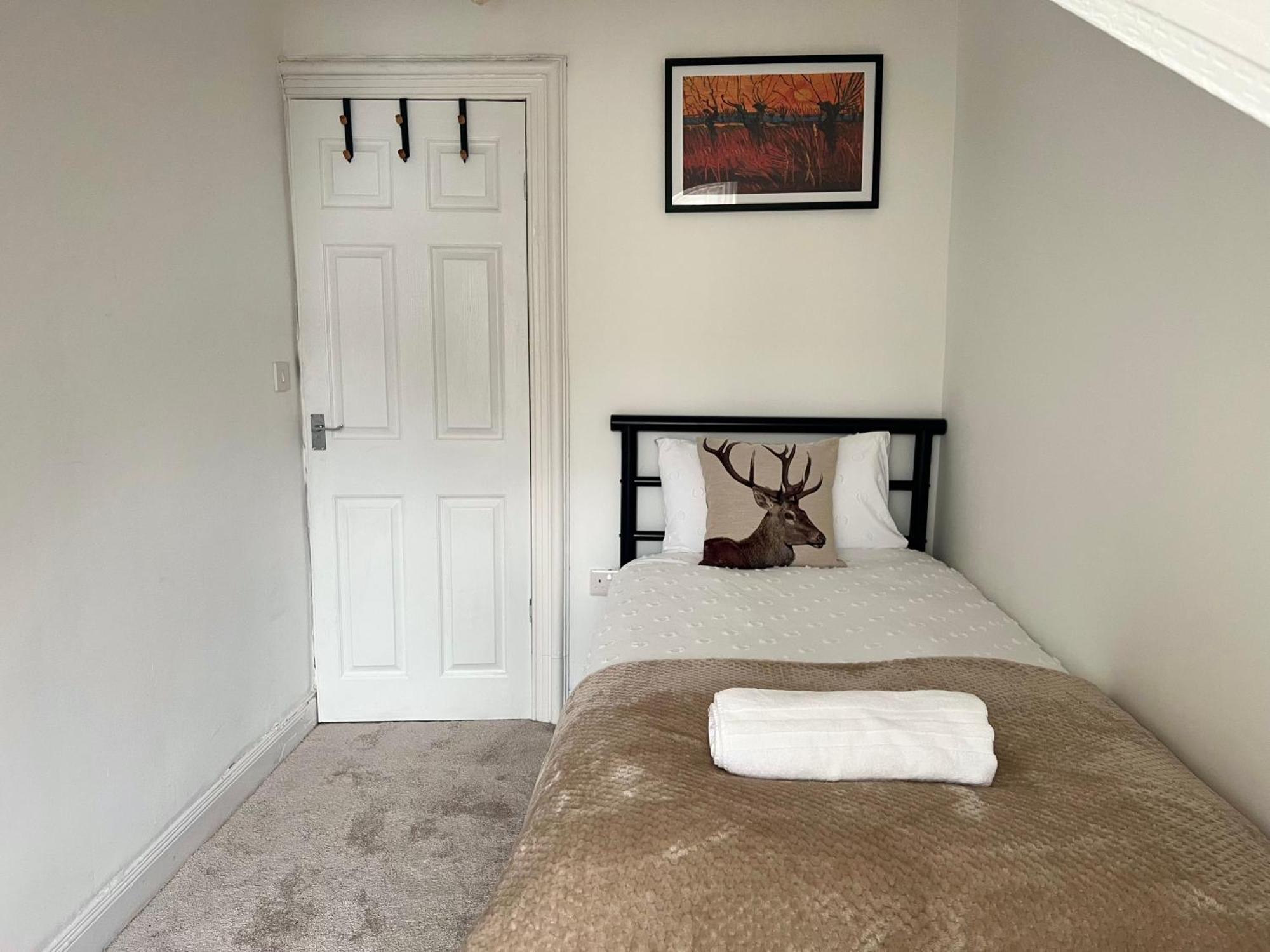 Spacious 3 Bedroom Home In Glasgow - Free Parking Exterior photo