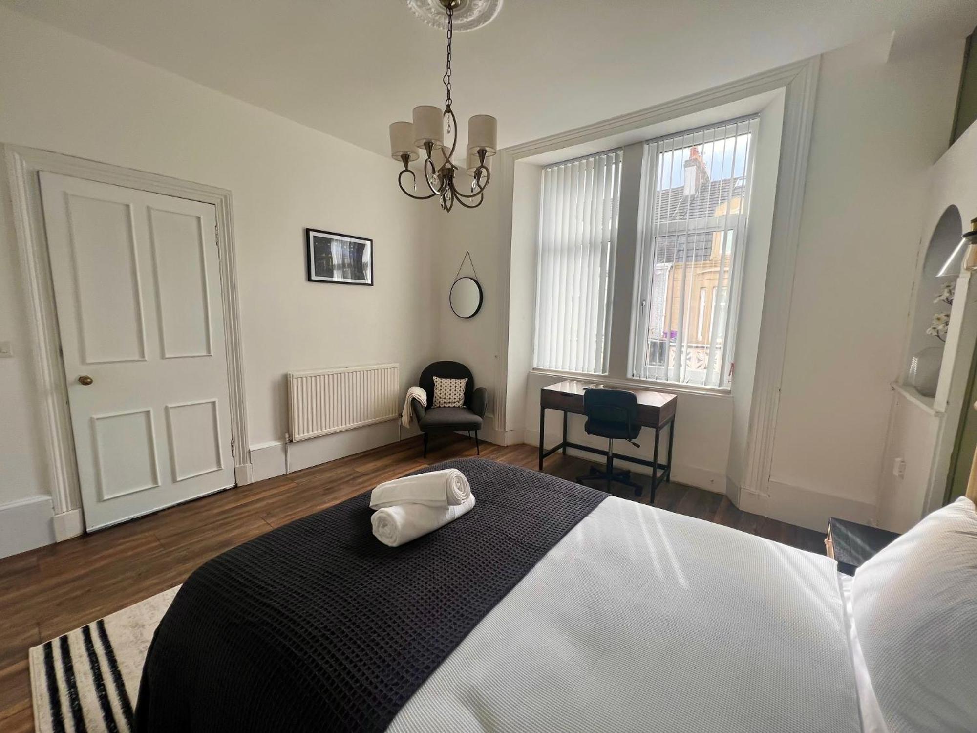 Spacious 3 Bedroom Home In Glasgow - Free Parking Exterior photo