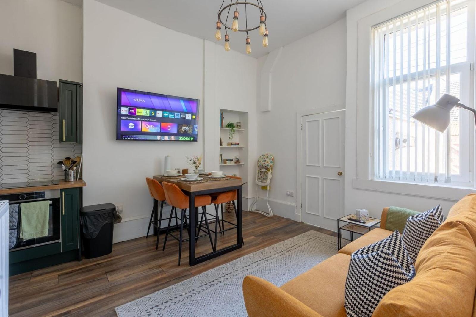 Spacious 3 Bedroom Home In Glasgow - Free Parking Exterior photo