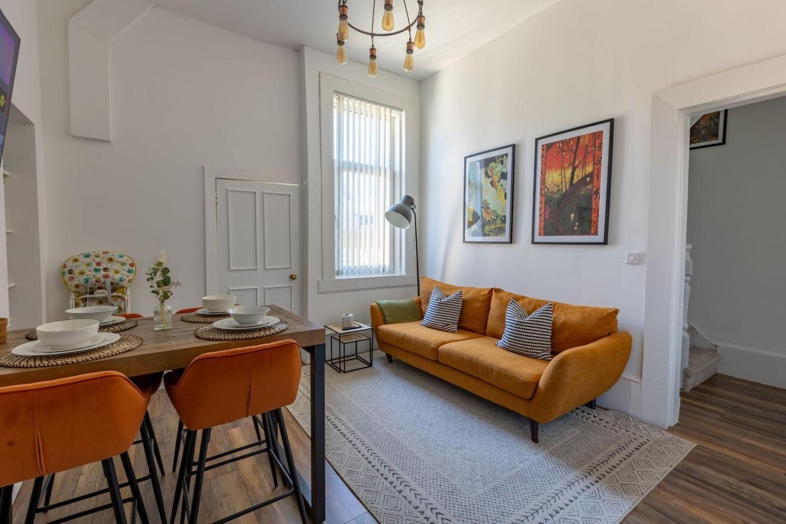 Spacious 3 Bedroom Home In Glasgow - Free Parking Exterior photo